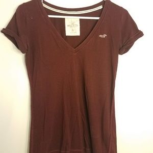 Maroon V-neck t-shirt